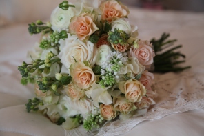 peach and cream bridal bouquet by Your London Florist